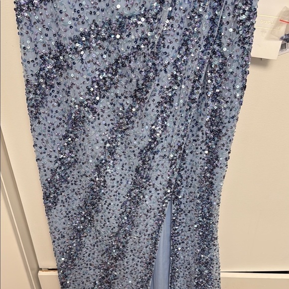 NWT | Mac Diggal 5619 Blue Embellished High Neck Cap Sleeve Gown Size 8 - Picture 9 of 12